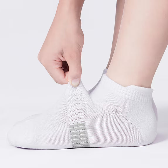 YOMYM White Athletic Ankle Socks Breathable Low Cut Running Socks with Arch Support Cushioned